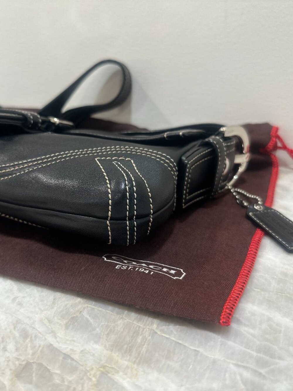 Vintage 2005 Coach Soho Buckle Flap Baguette Black Leather 8A05 w/ Dust Bag - Picture 4 of 12